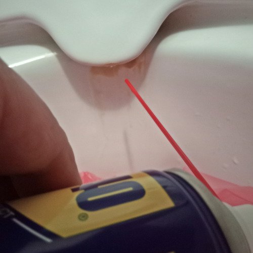 Kalkinių apnašų pašalinimas iš tualeto su WD - 40