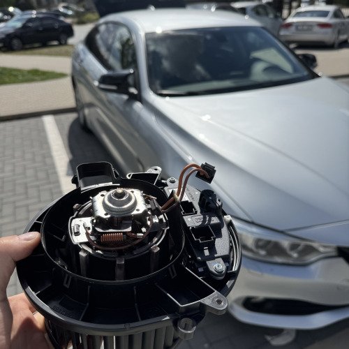 Remontas BMW F36 Gran Coupe salono ventiliatoriaus.